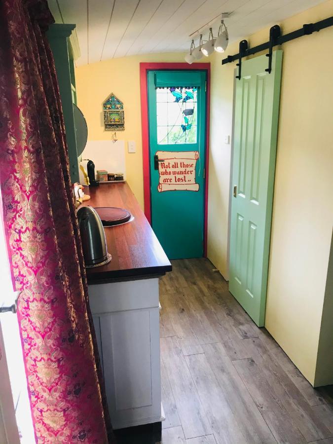 The Gypsy Rose Wagon Apartment Балингъп Екстериор снимка