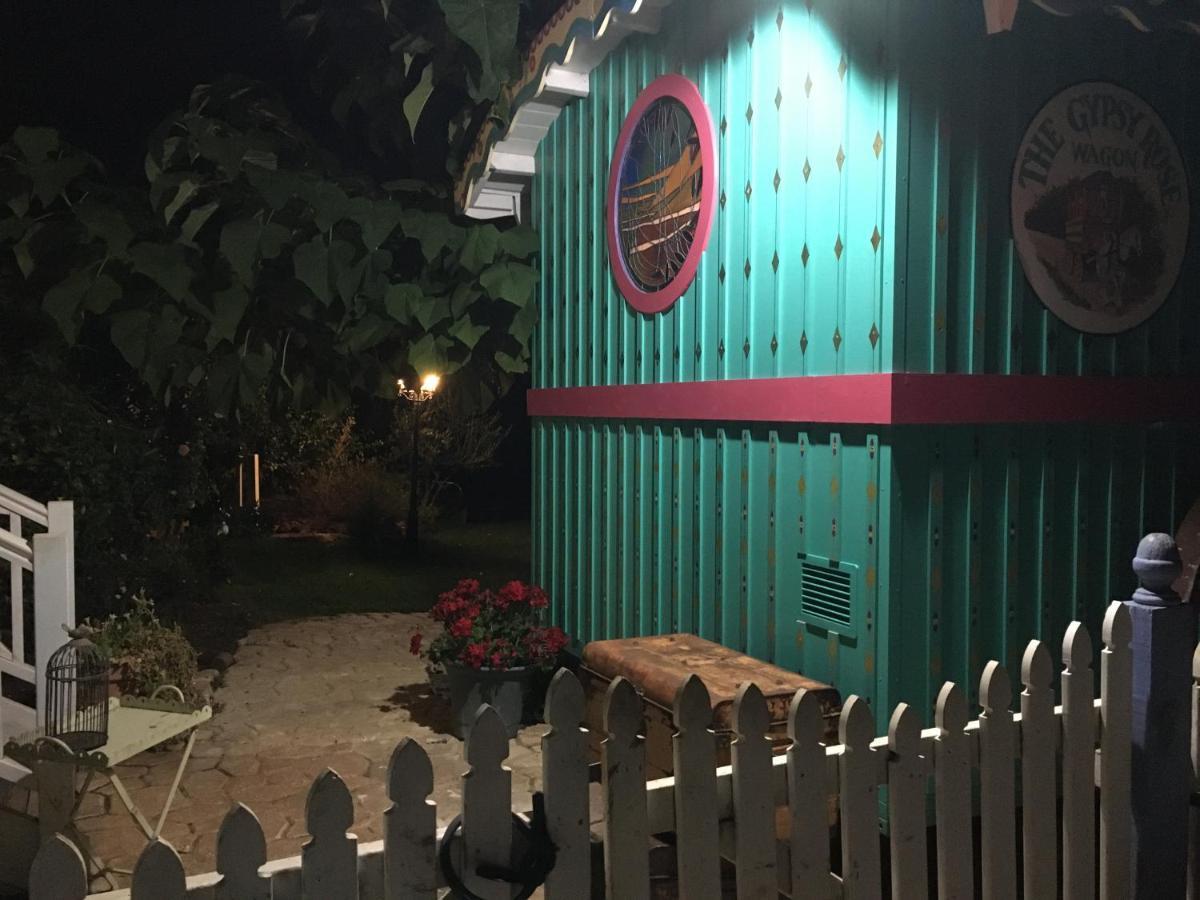 The Gypsy Rose Wagon Apartment Балингъп Екстериор снимка